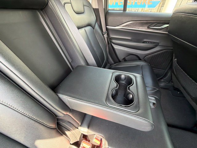 Used 2023 Jeep Grand Cherokee Limited AWD/4WD image 31