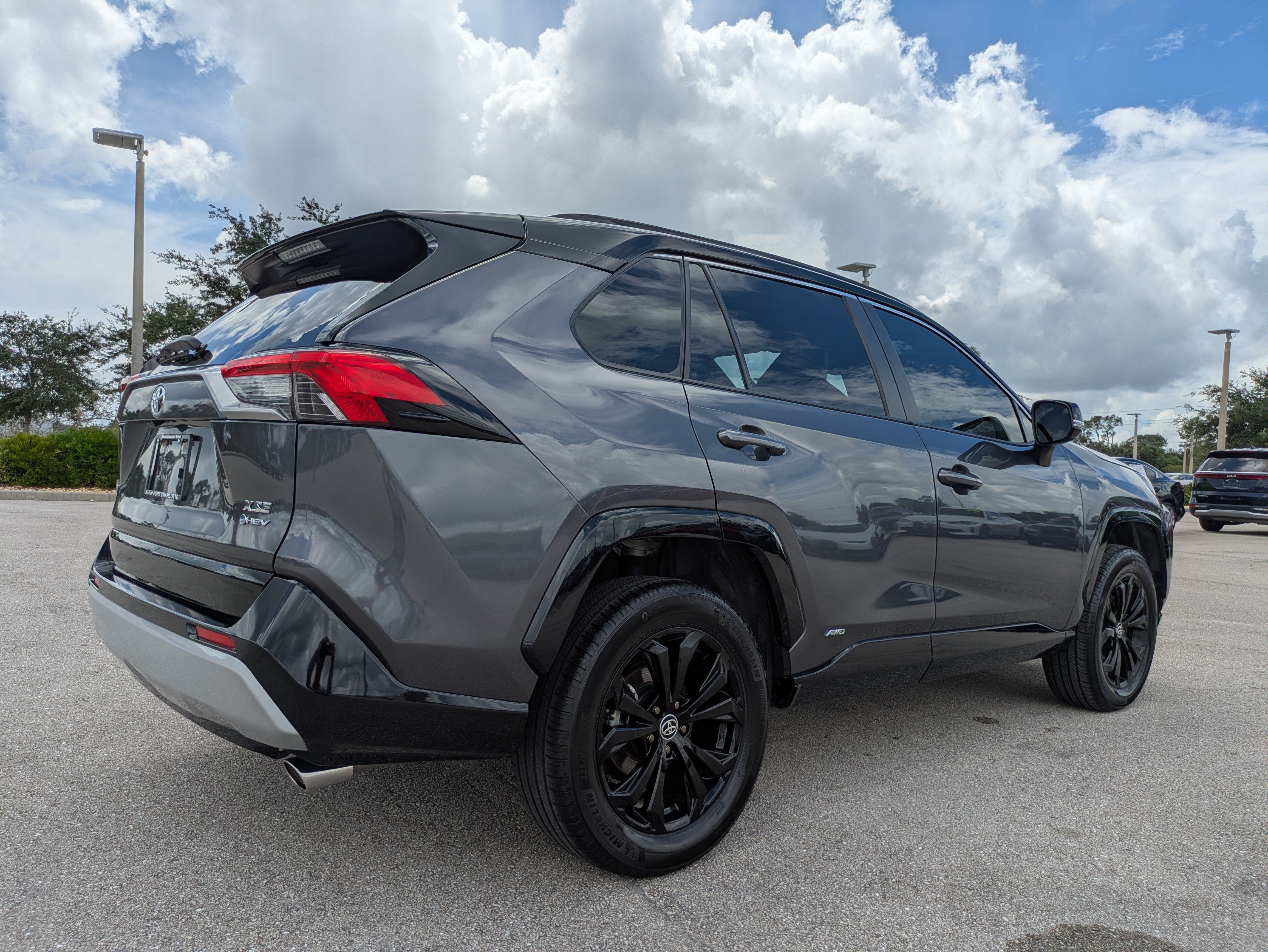 Used 2025 Toyota RAV4 XSE AWD/4WD image 4