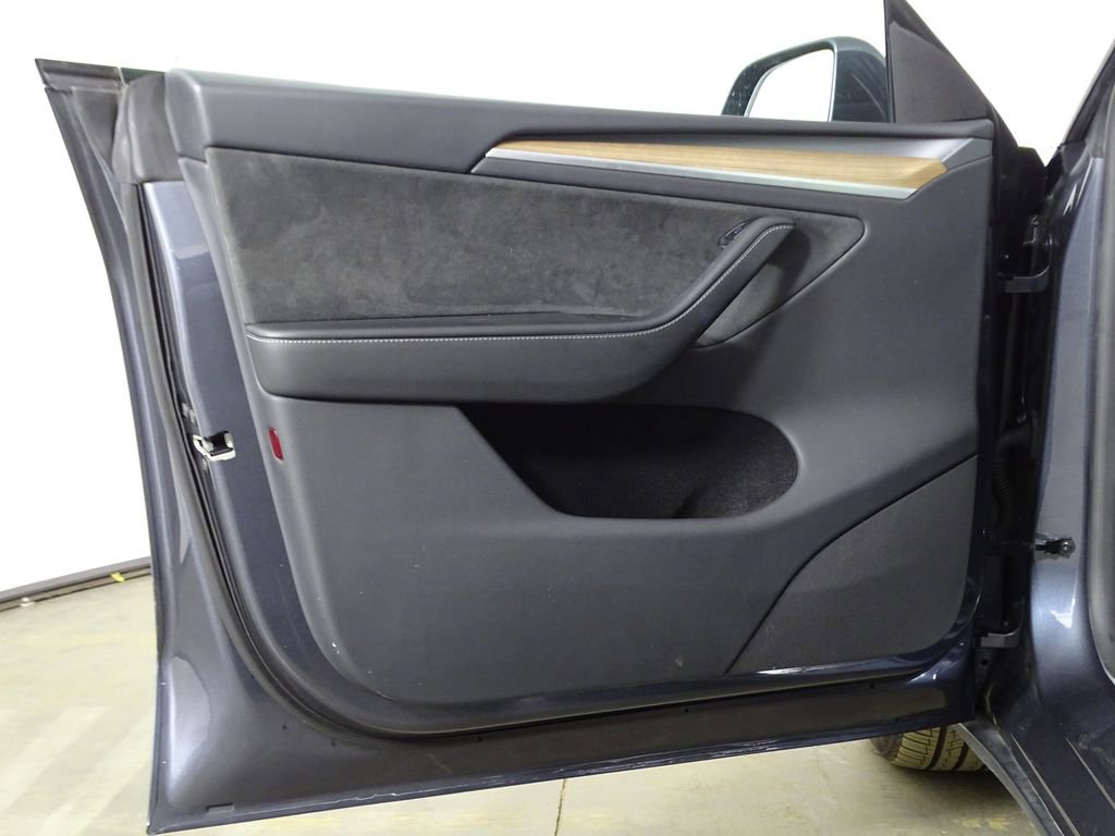 Used 2023 Tesla Model Y Long Range image 15