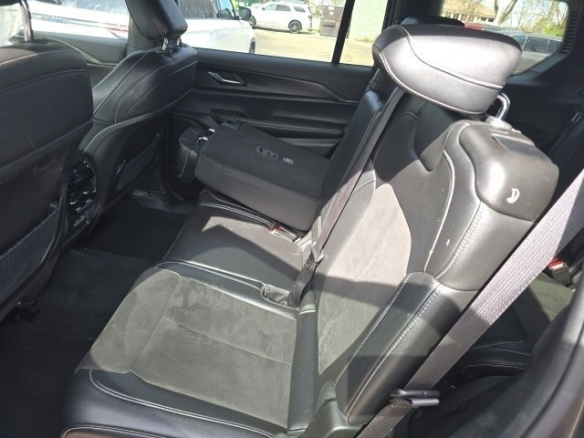 Used 2024 Jeep Grand Cherokee L Laredo image 11