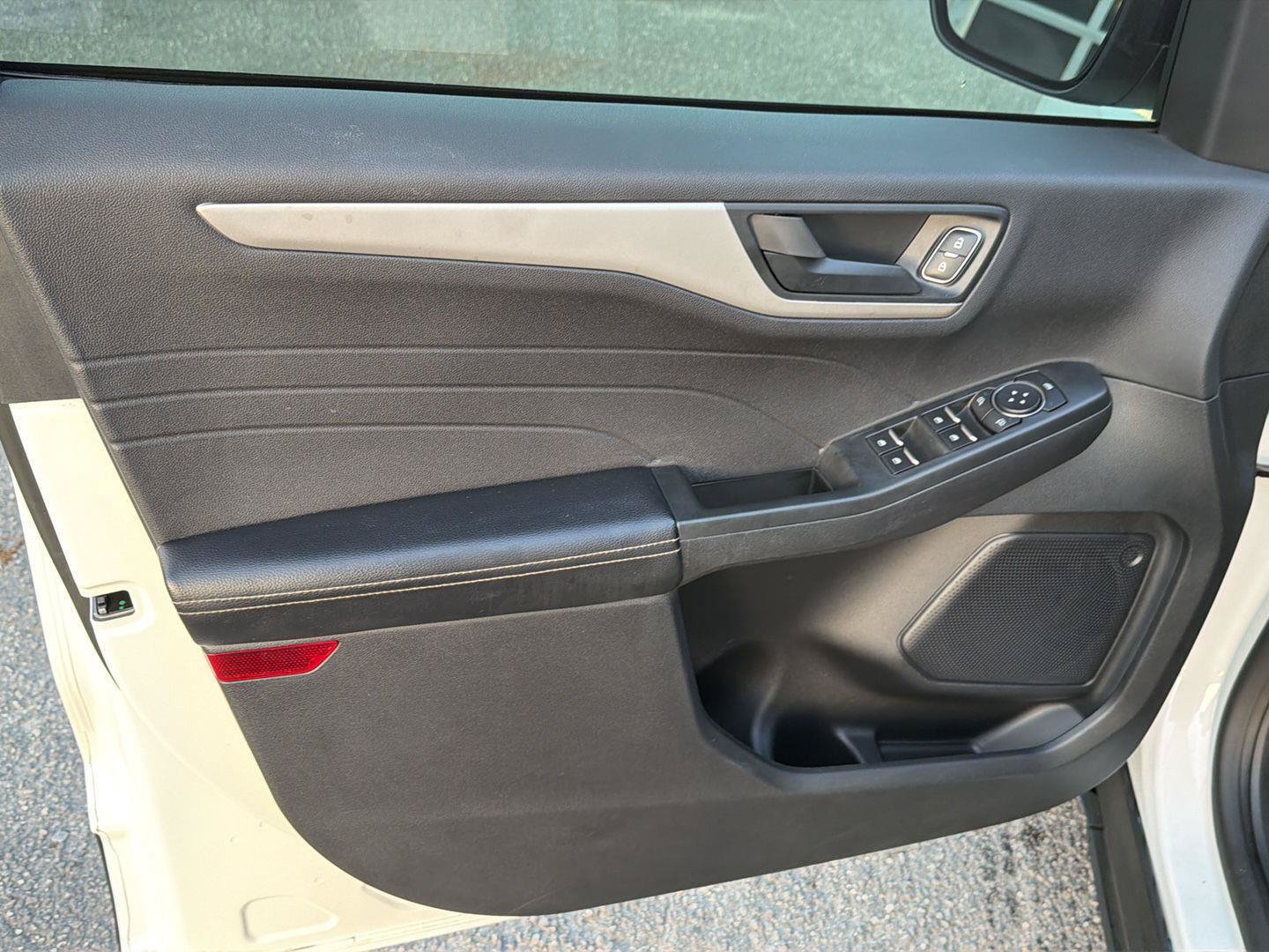 Used 2022 Ford Escape SE w/ SE Sport Appearance Package FWD image 16
