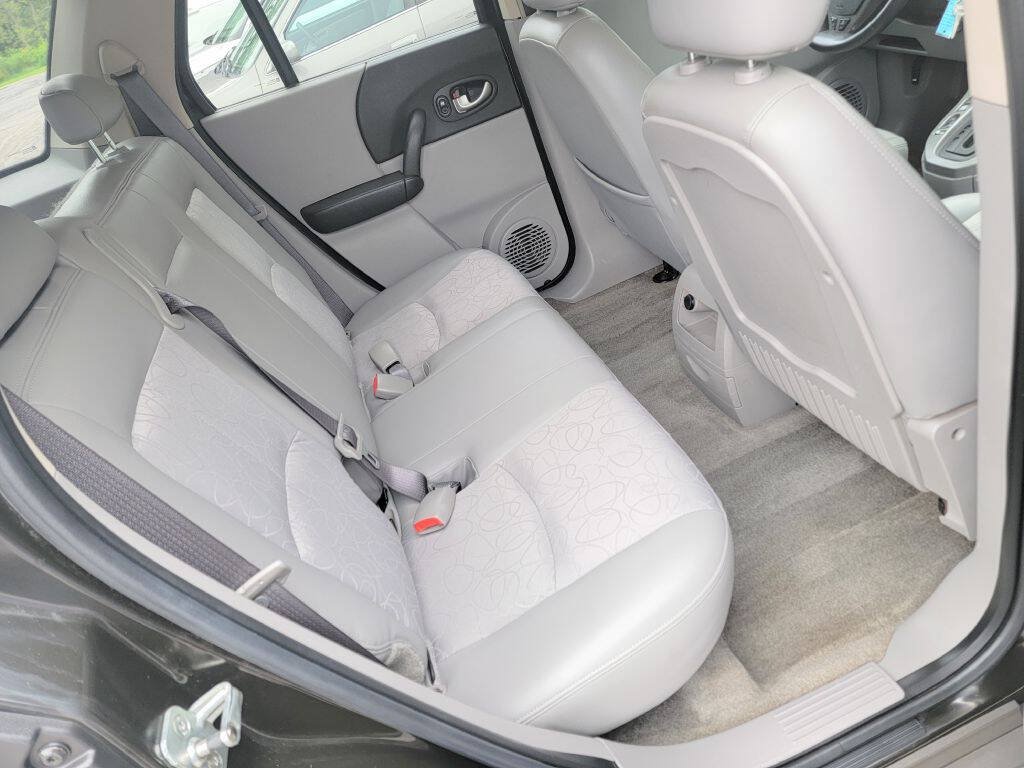 Used 2004 Saturn Vue 2WD V6 w/ Safe & Sound Pkg image 16