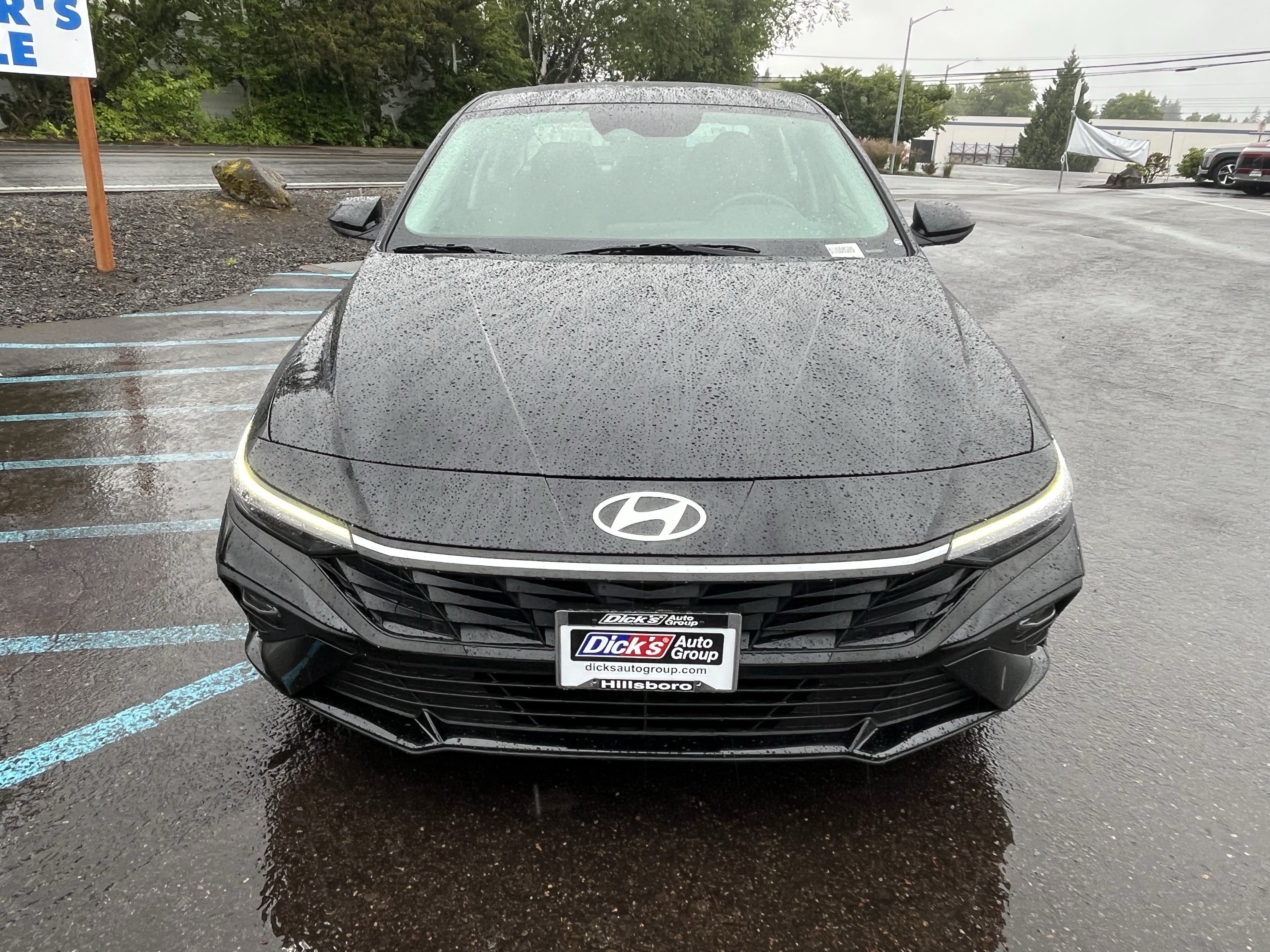 Used 2025 Hyundai Elantra SEL FWD image 8