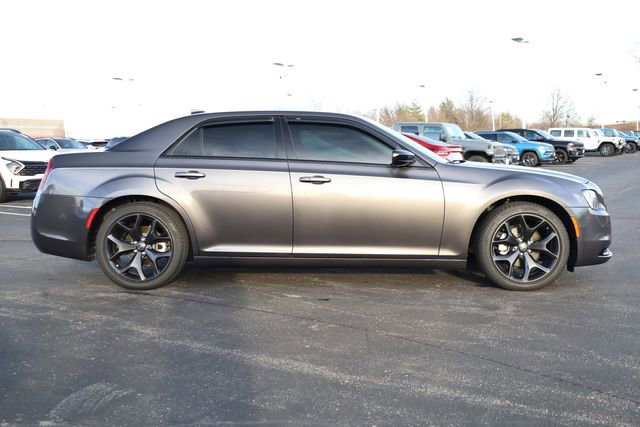 Used 2022 Chrysler 300 Touring w/ Sport Appearance Package image 3