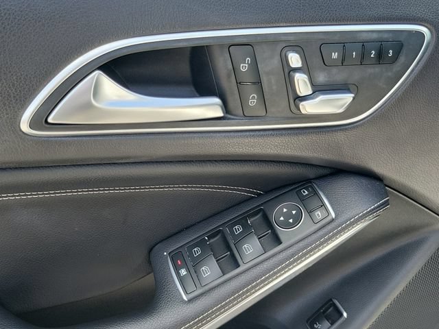 Used 2020 Mercedes-Benz GLA 250 4MATIC w/ Premium Package image 16