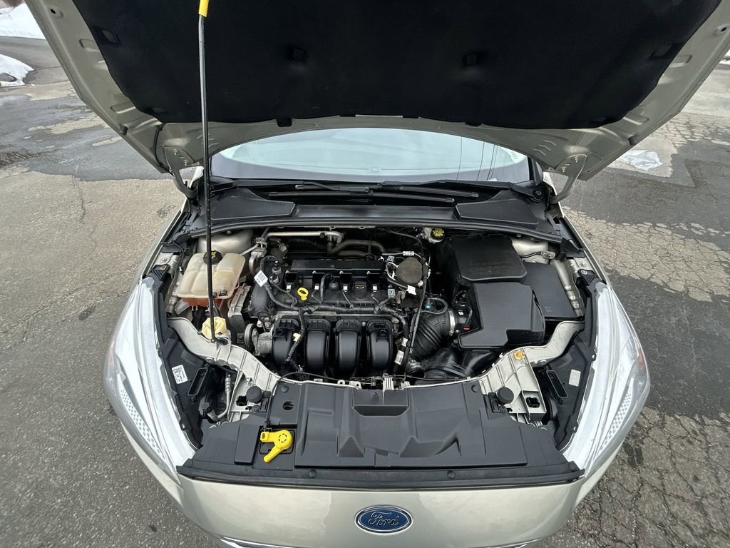 Used 2016 Ford Focus SE w/ SE Cold Weather Package image 26
