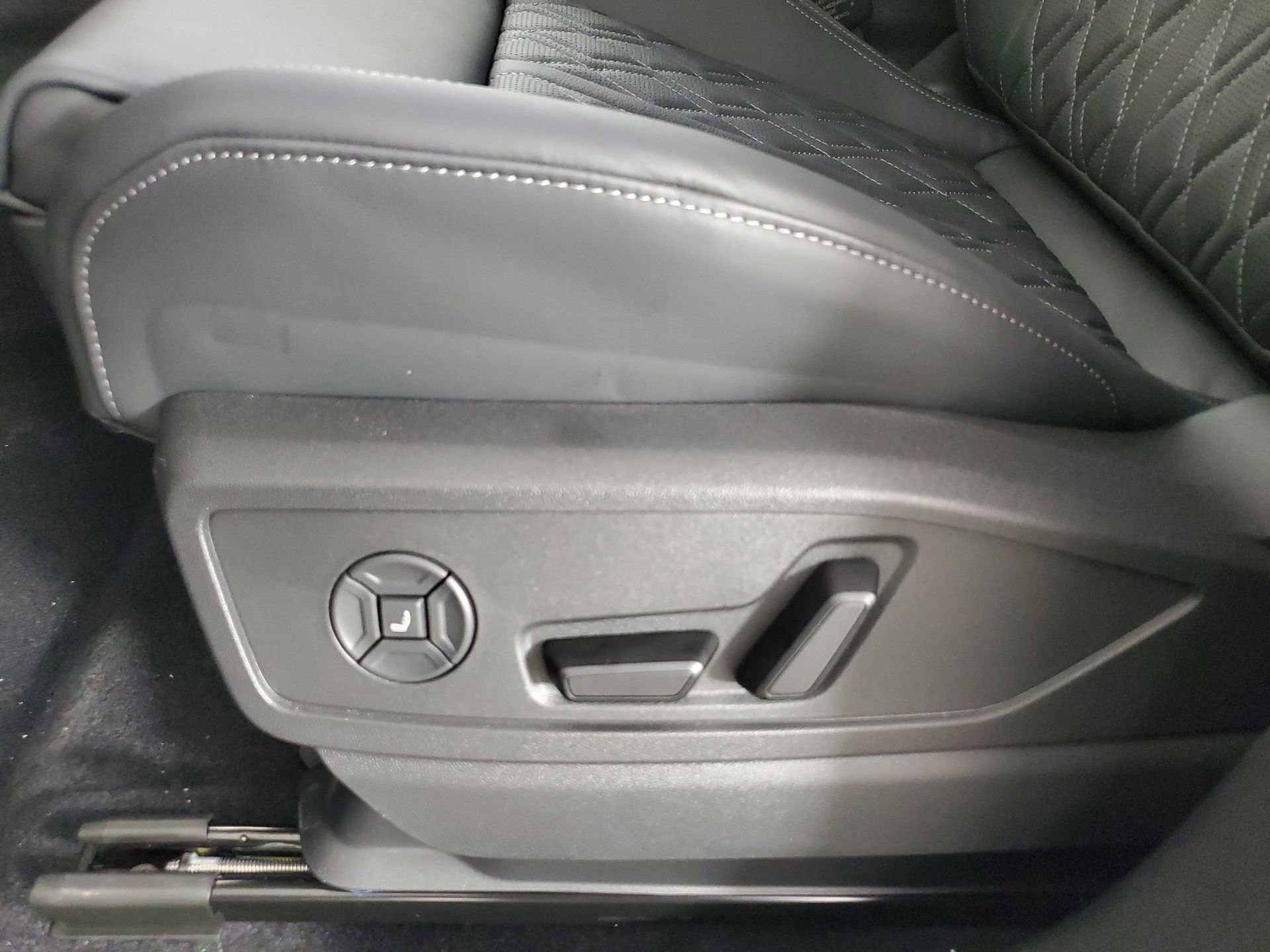 New 2025 Audi SQ5 Premium Plus image 27