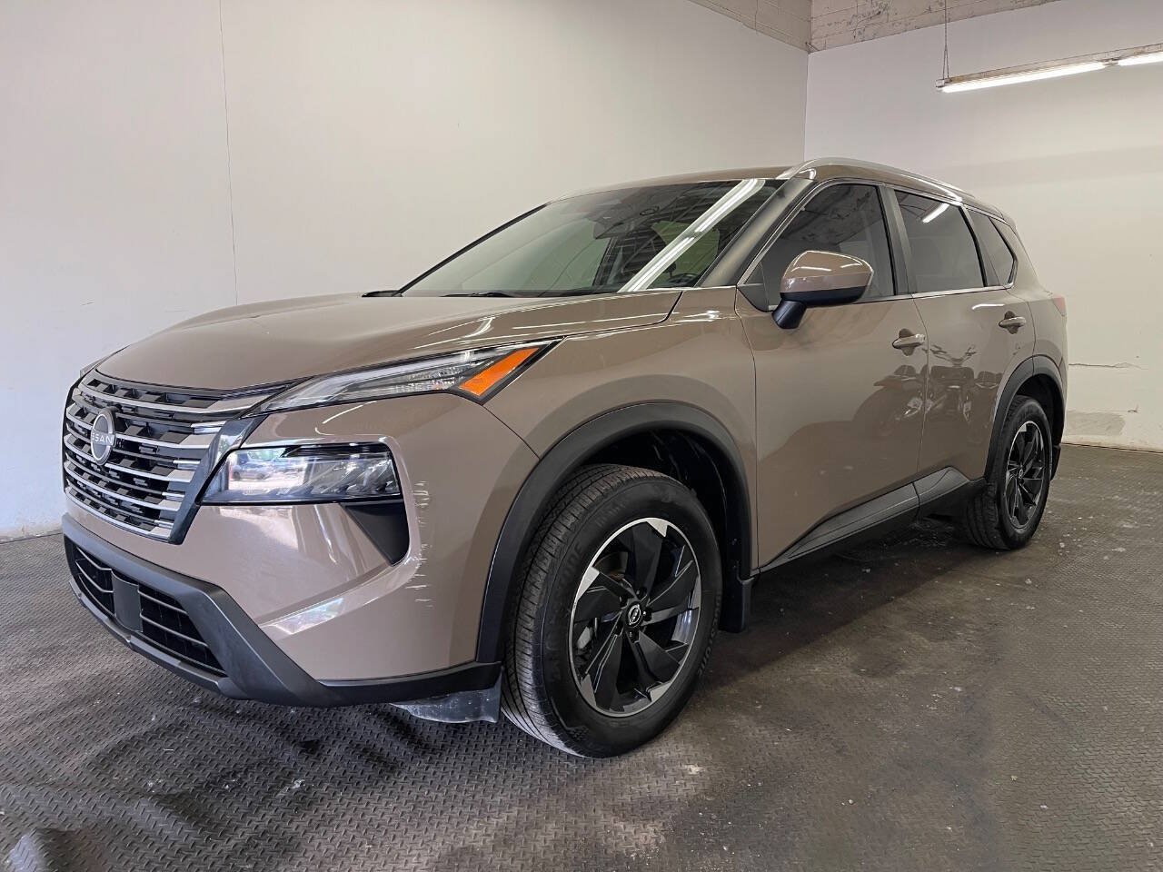 Used 2024 Nissan Rogue SV w/ SV Premium Package FWD image 1