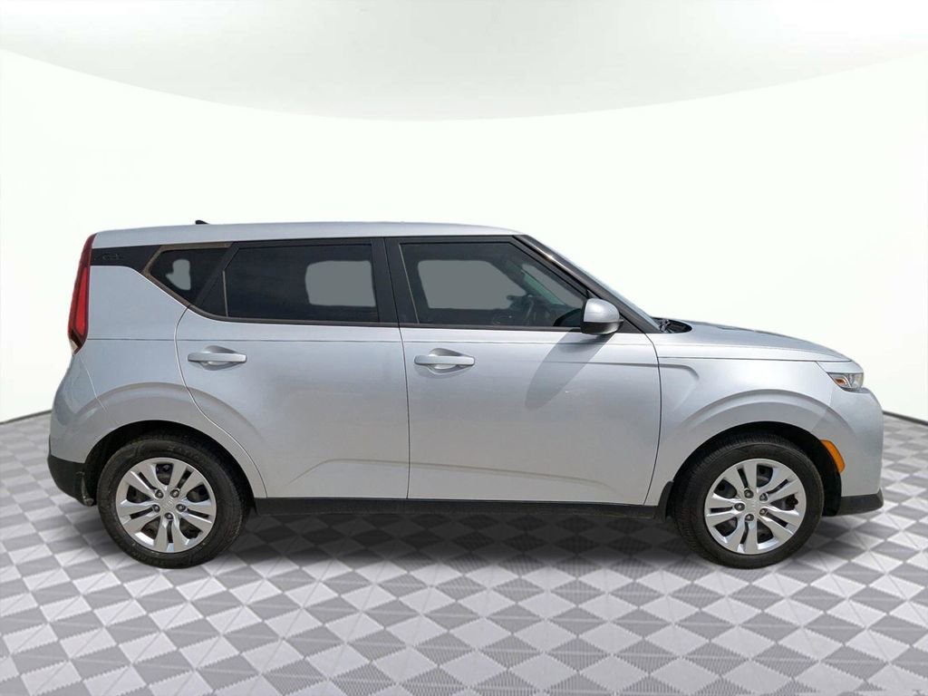 Used 2020 Kia Soul LX FWD image 2