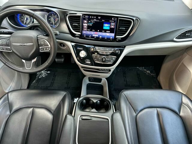 Used 2023 Chrysler Pacifica Touring-L FWD image 15