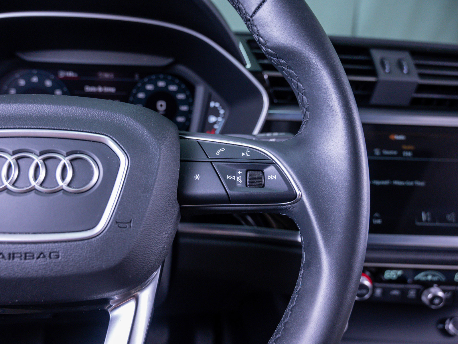 Used 2024 Audi Q3 2.0T Premium Plus w/ Premium Plus Package image 23