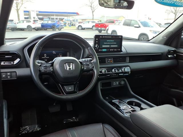 Used 2025 Honda Pilot Black Edition image 6