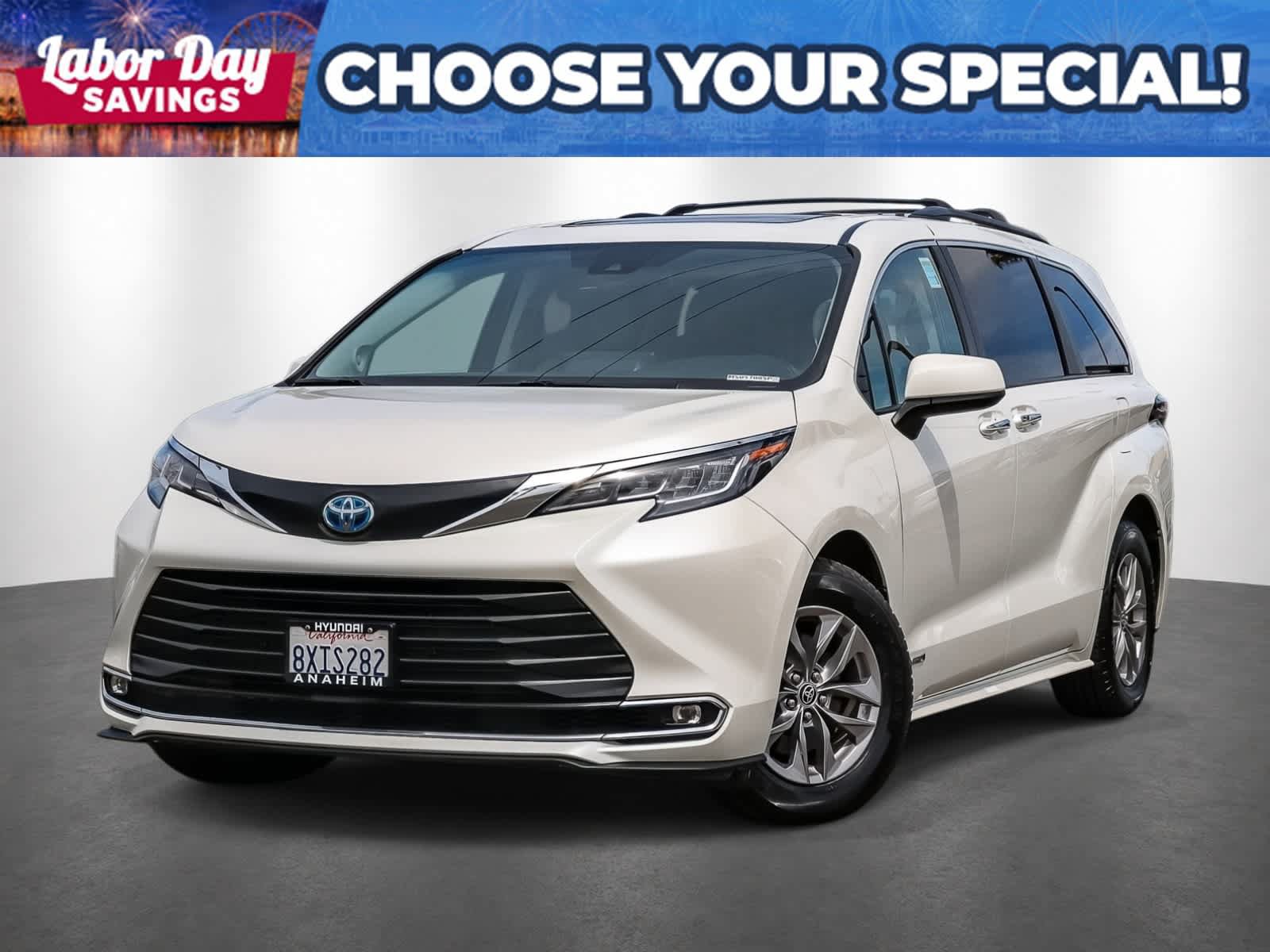 Used 2021 Toyota Sienna XLE w/ XLE Plus Package FWD image 1
