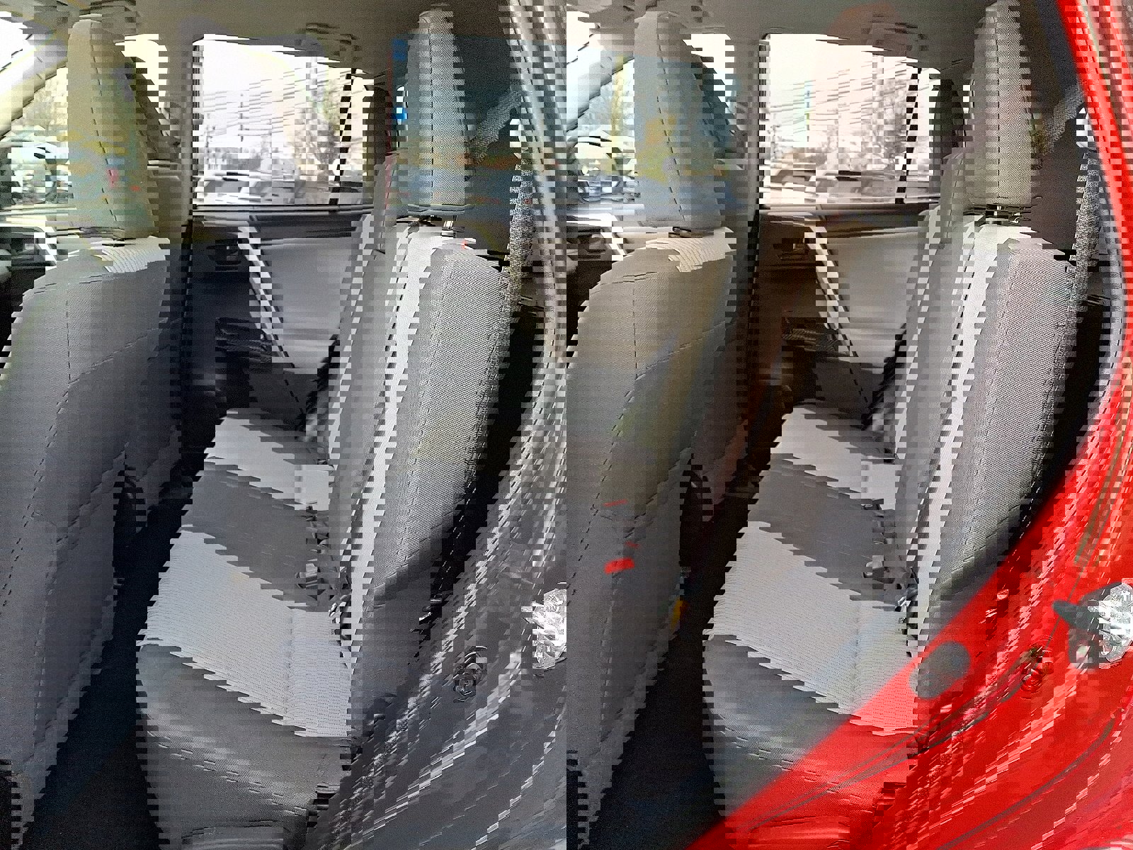 Used 2015 Toyota RAV4 LE image 10