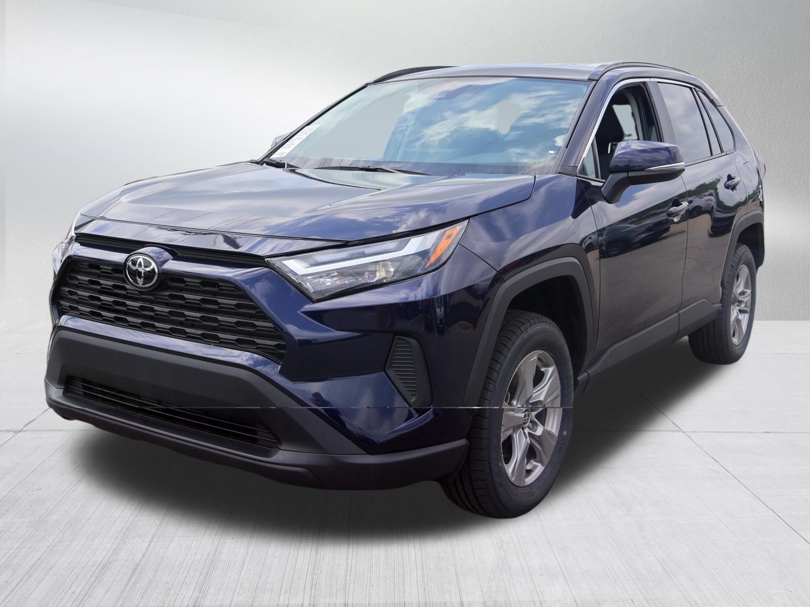 Used 2025 Toyota RAV4 XLE AWD/4WD image 3