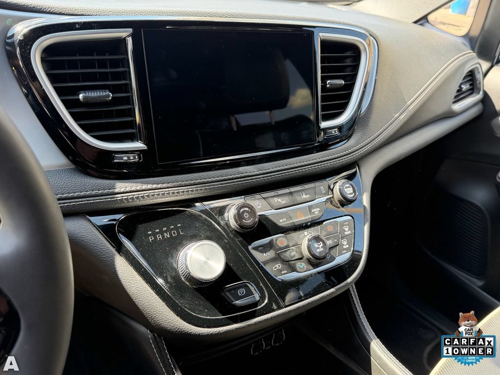 Used 2025 Chrysler Pacifica Limited FWD image 10
