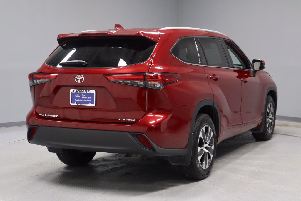 Used 2022 Toyota Highlander XLE AWD/4WD image 11