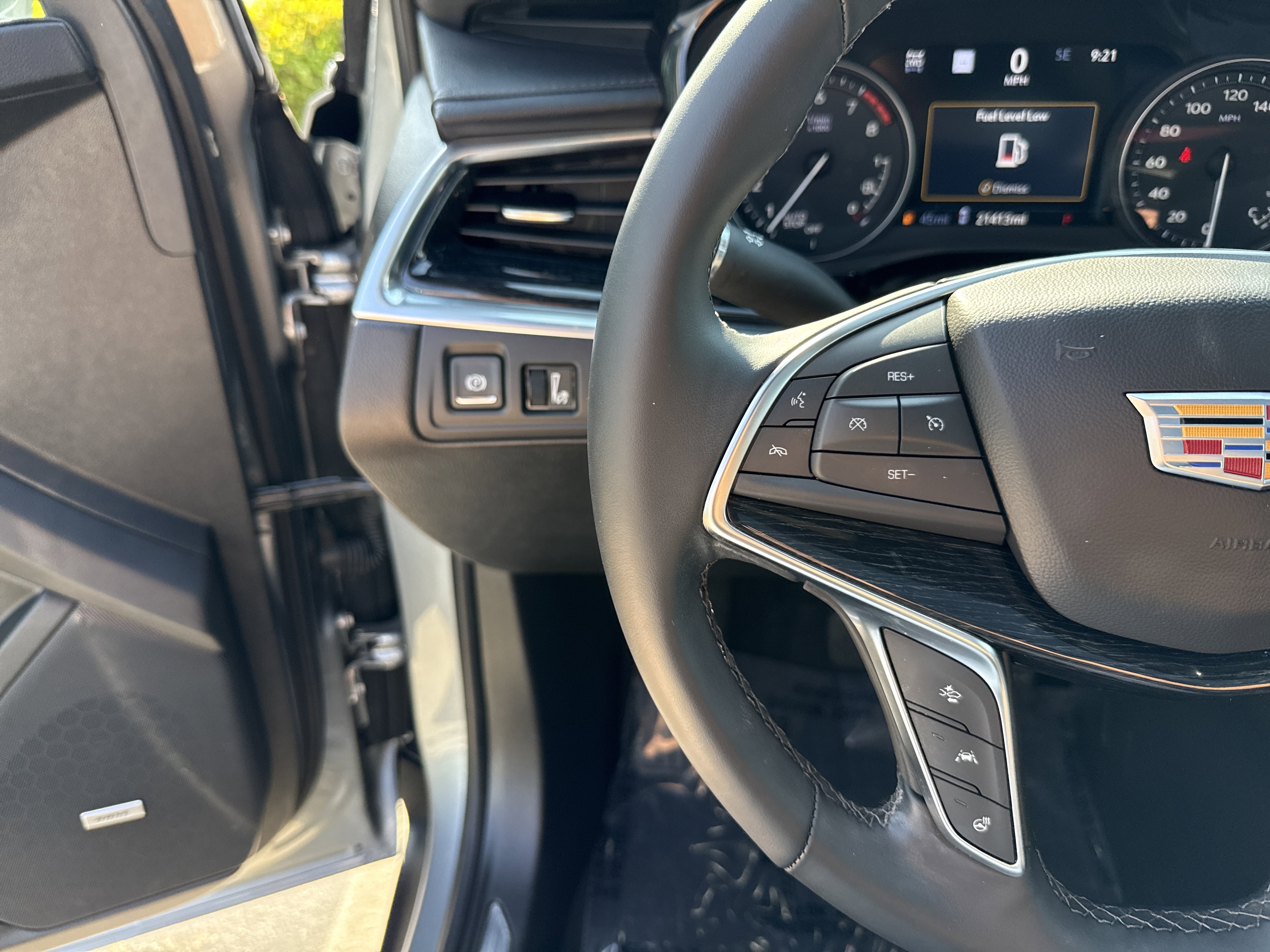 Used 2025 Cadillac XT5 Premium Luxury w/ Technology Package AWD/4WD image 19