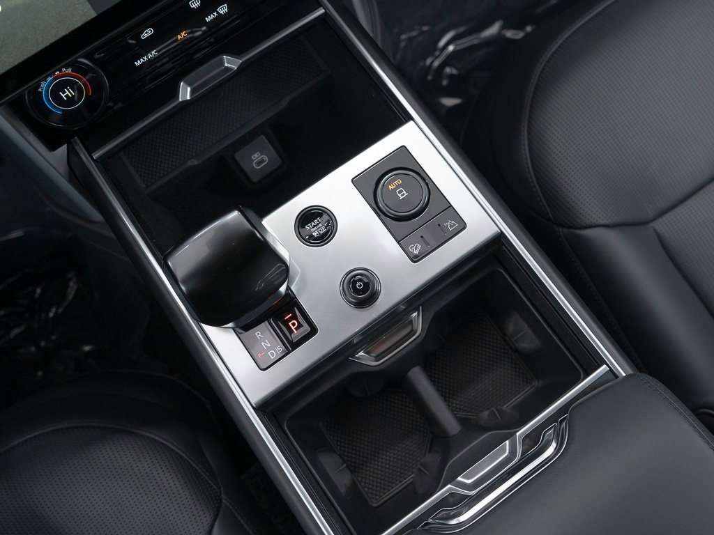 Used 2023 Land Rover Range Rover SV image 43