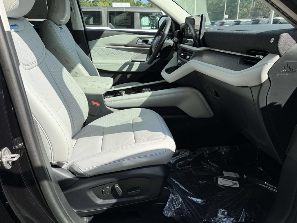 New 2026 Ford Explorer Platinum w/ LUX Leather Package AWD/4WD image 13