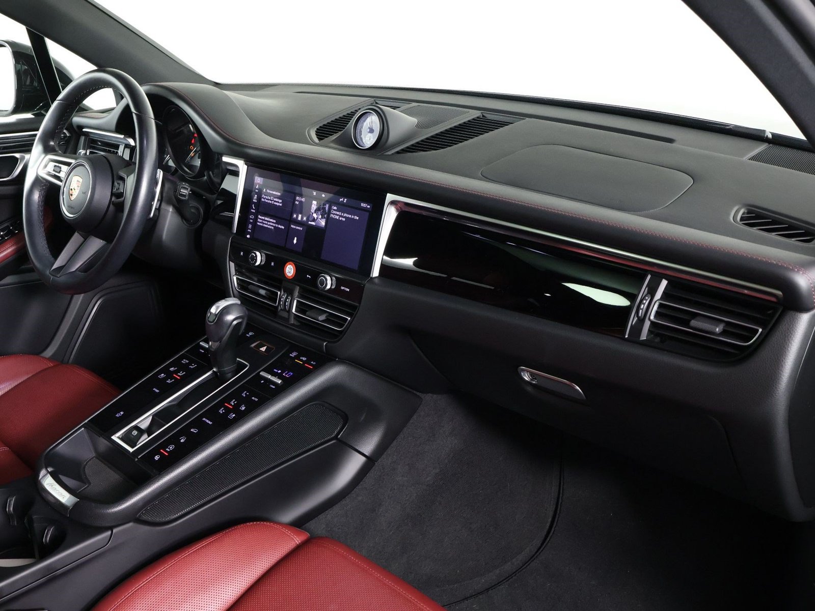 Certified 2023 Porsche Macan AWD/4WD image 24