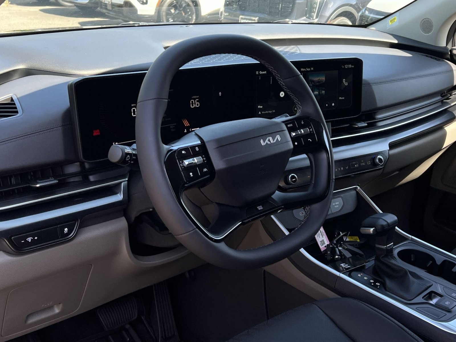 New 2027 Kia Carnival FWD image 21