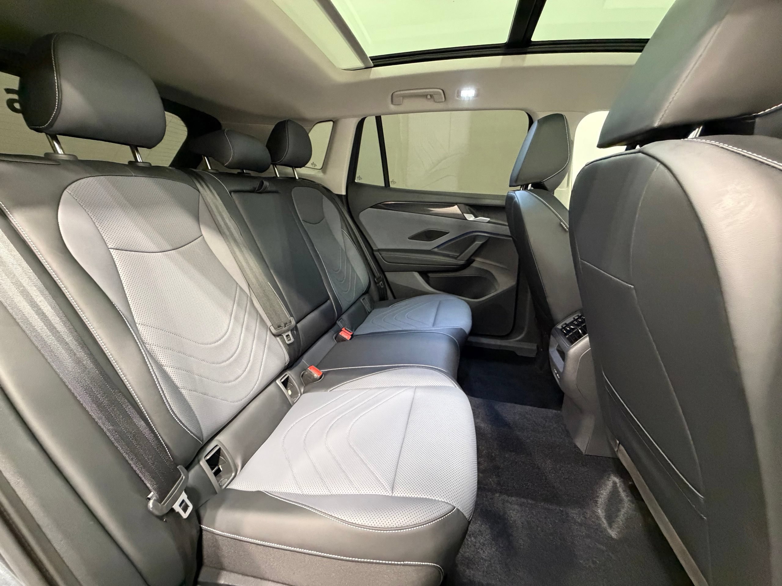 Used 2026 Volkswagen Tiguan SE w/ Panoramic Sunroof Package AWD/4WD image 27