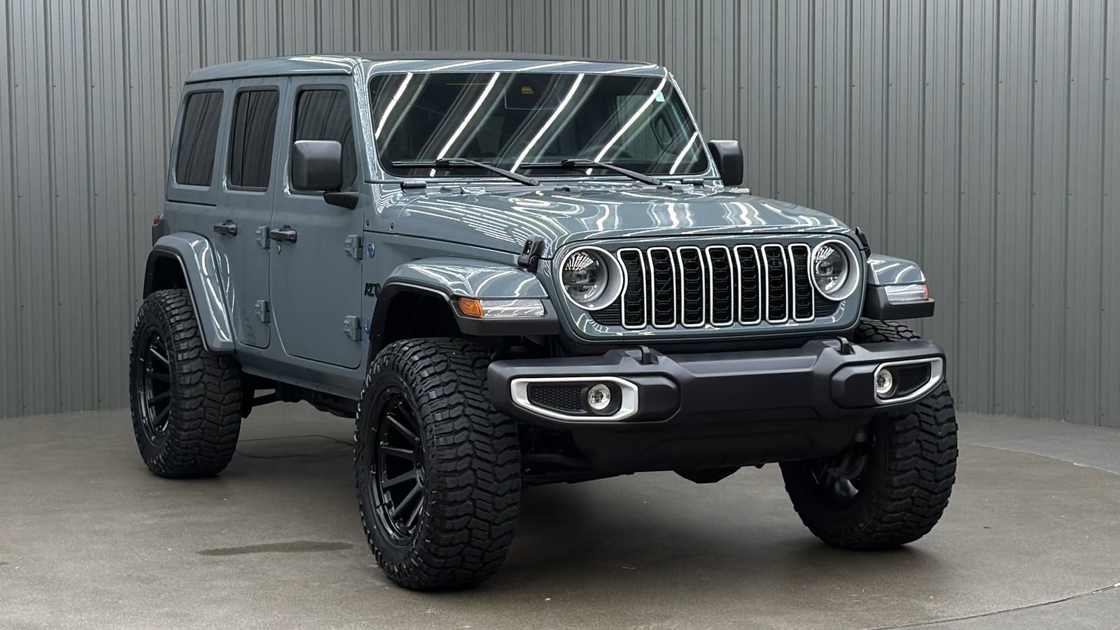 Used 2025 Jeep Wrangler Unlimited Sahara w/ Safety Group AWD/4WD image 7