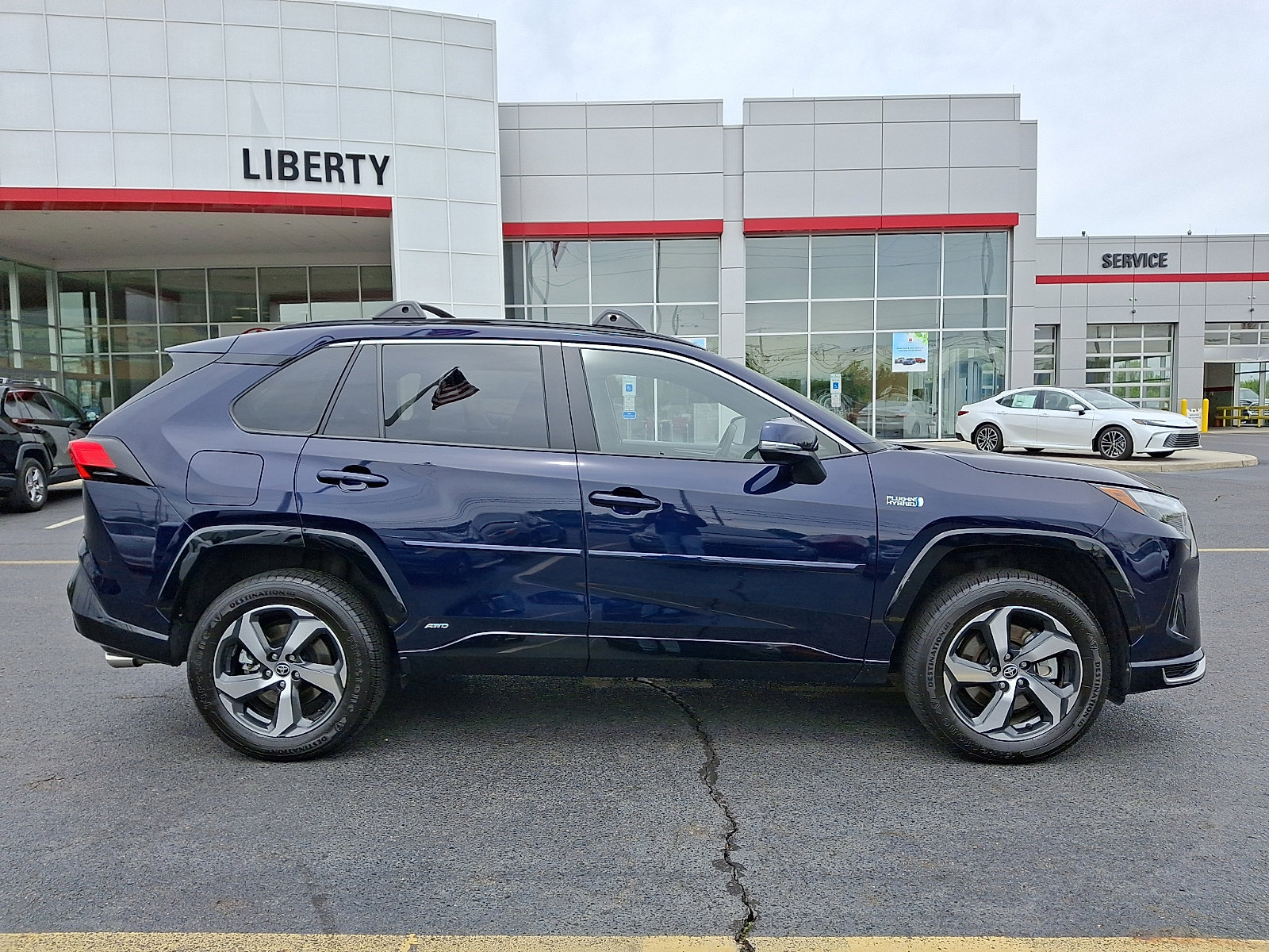 Used 2023 Toyota RAV4 SE w/ Weather & Moonroof Package AWD/4WD image 7
