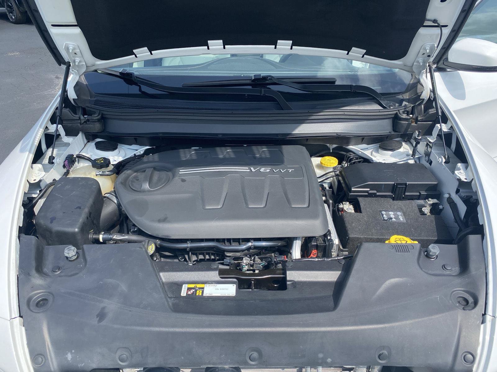 Used 2018 Jeep Cherokee Overland AWD/4WD image 41