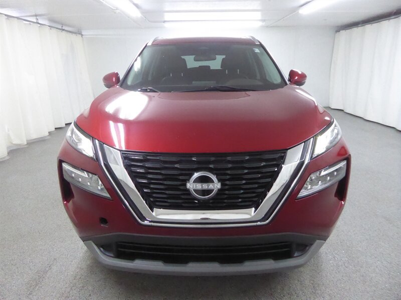 Used 2022 Nissan Rogue SV w/ SV Premium Package FWD image 2