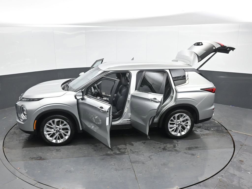 Used 2024 Mitsubishi Outlander SE image 56