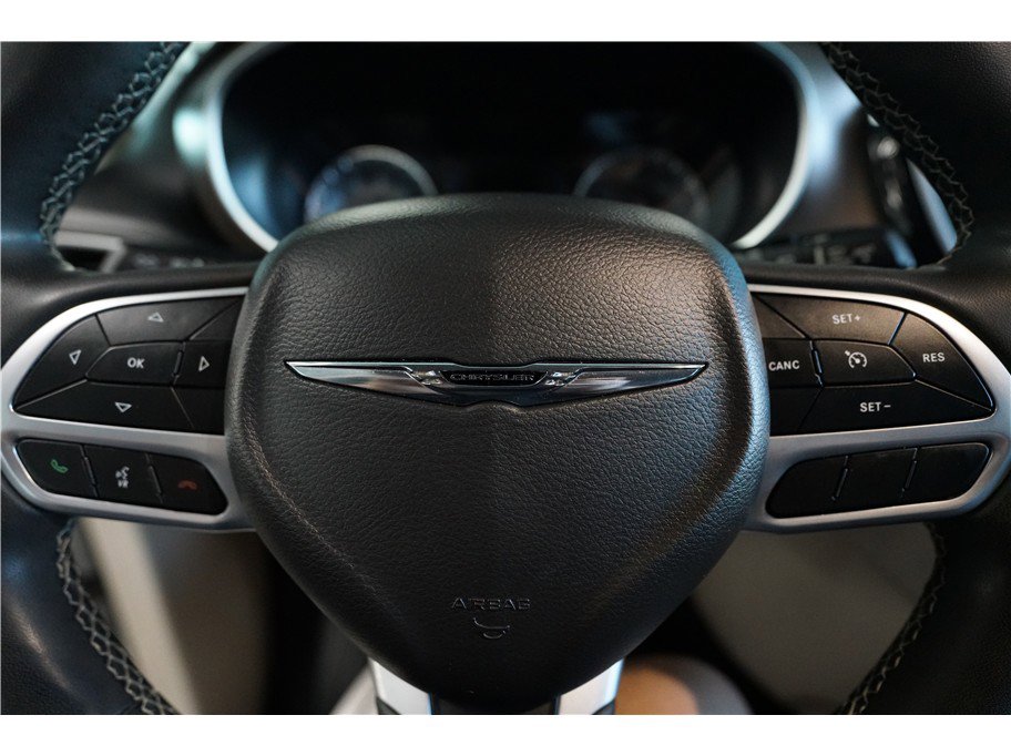 Used 2022 Chrysler Voyager LX image 19