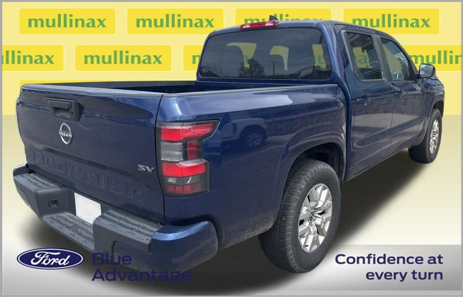 Used 2022 Nissan Frontier SV image 2
