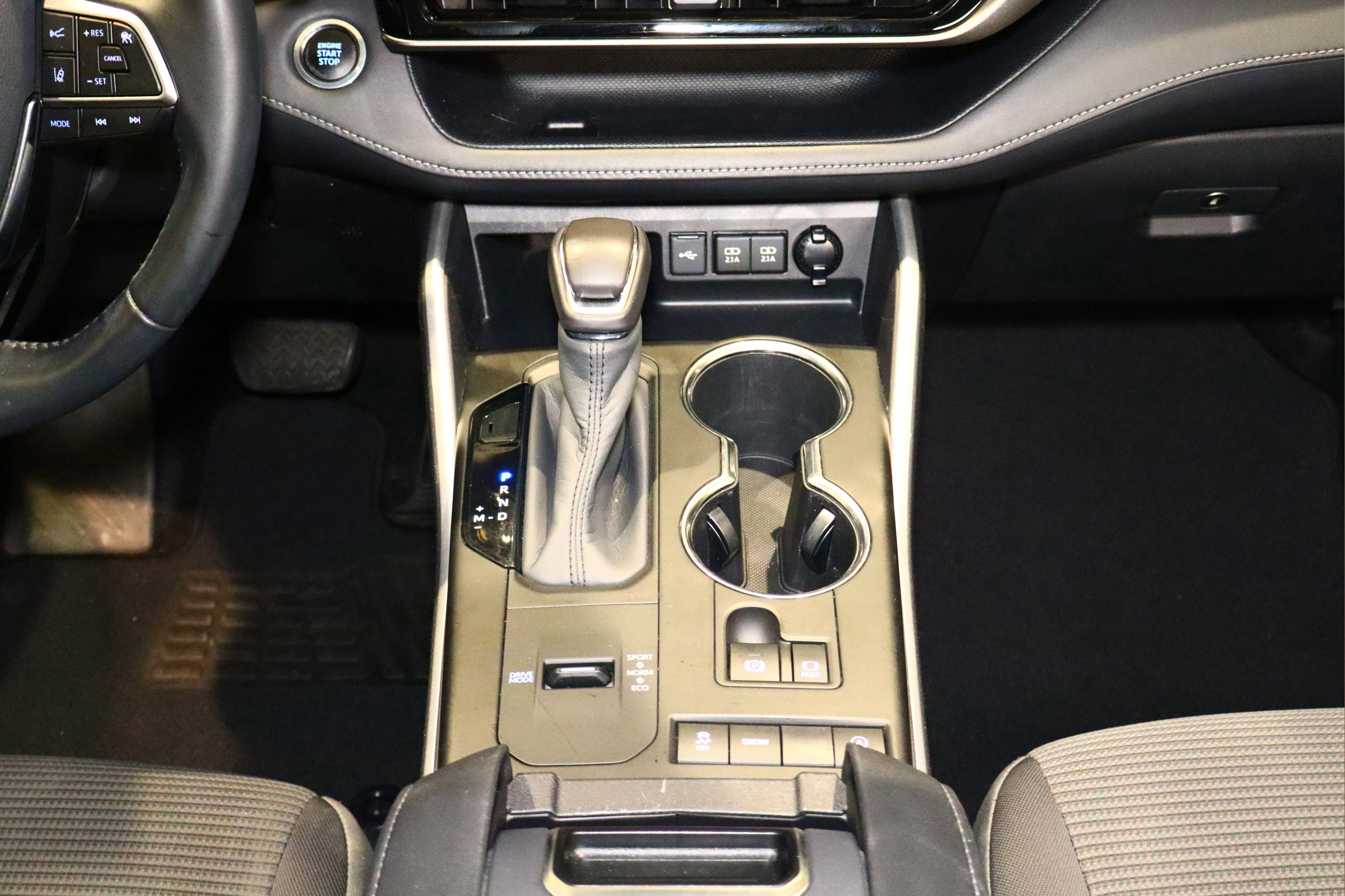 Used 2020 Toyota Highlander LE image 29