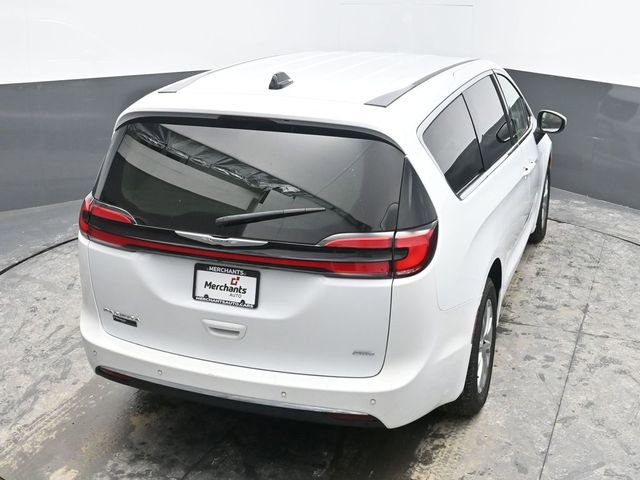 Used 2023 Chrysler Pacifica Touring-L image 21