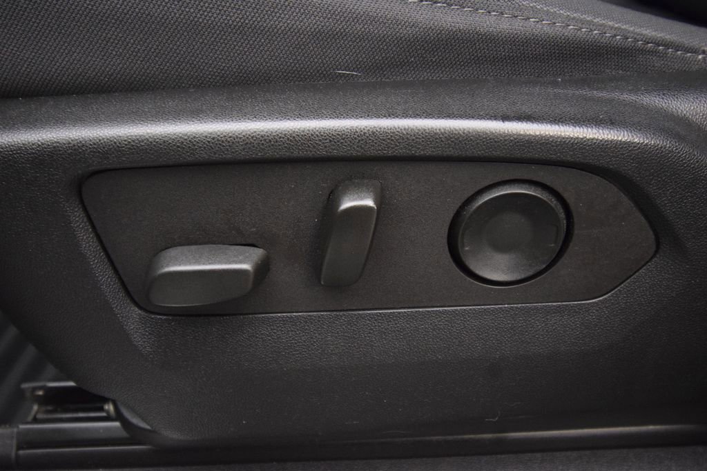 Used 2022 Chevrolet Silverado 1500 LT AWD/4WD image 26