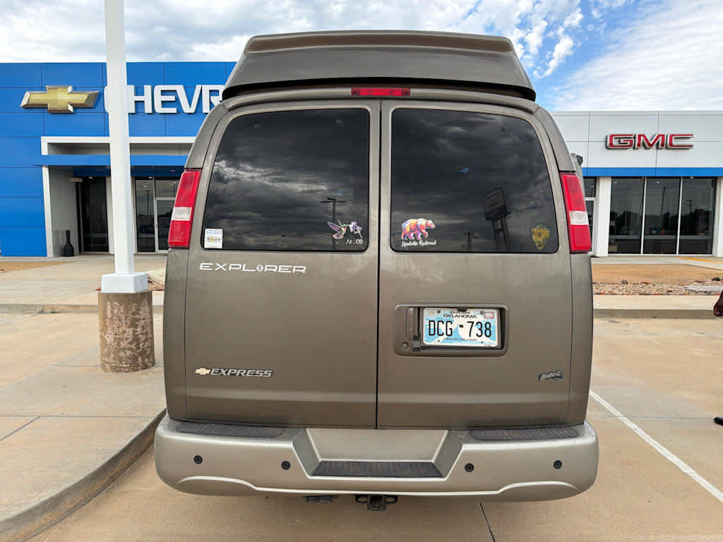 Used 2021 Chevrolet Express 2500 w/ Enhanced Convenience Package RWD image 3