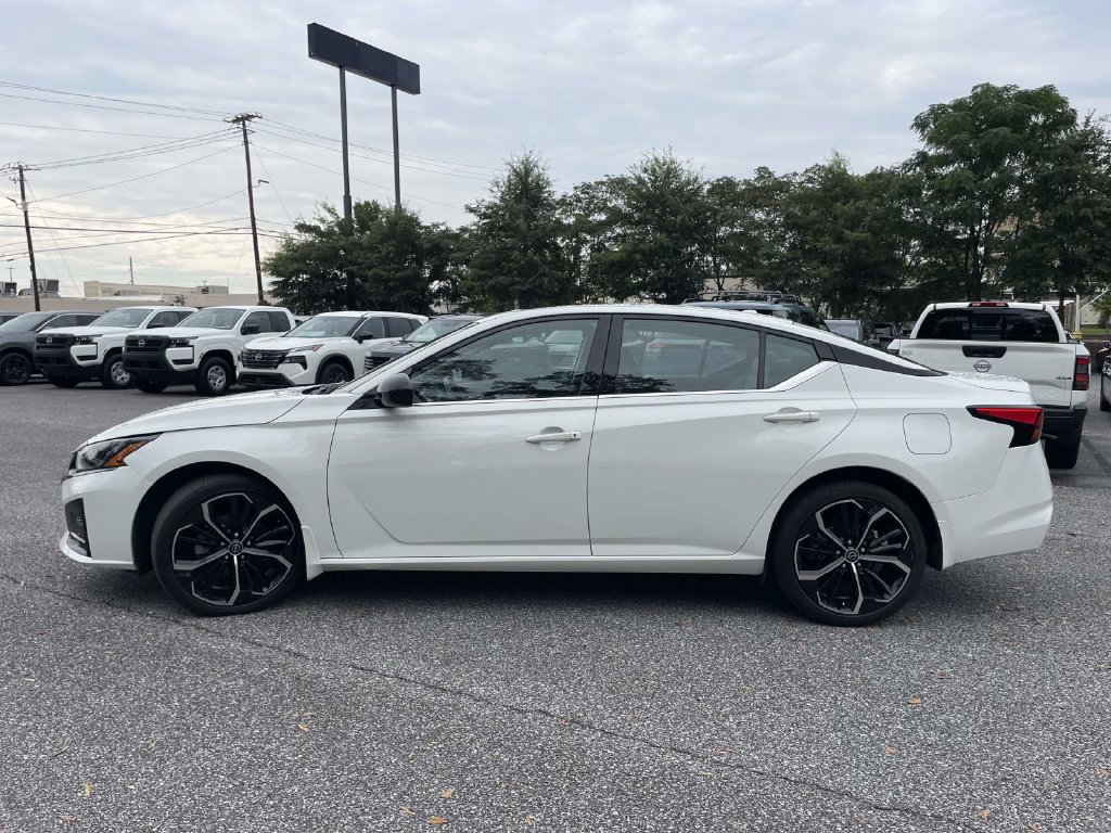 Used 2023 Nissan Altima 2.5 SR w/ SR Premium Package AWD/4WD image 6