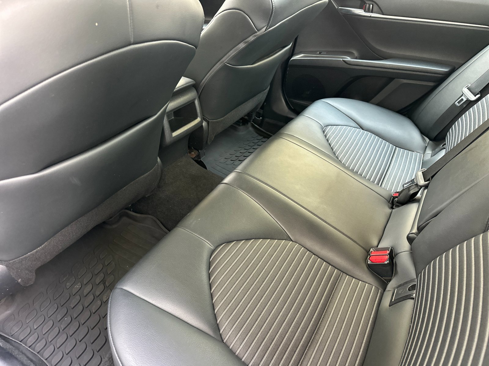 Used 2023 Toyota Camry SE image 13