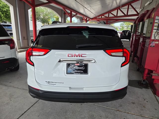 Used 2024 GMC Terrain SLE w/ Driver Convenience Package FWD image 12