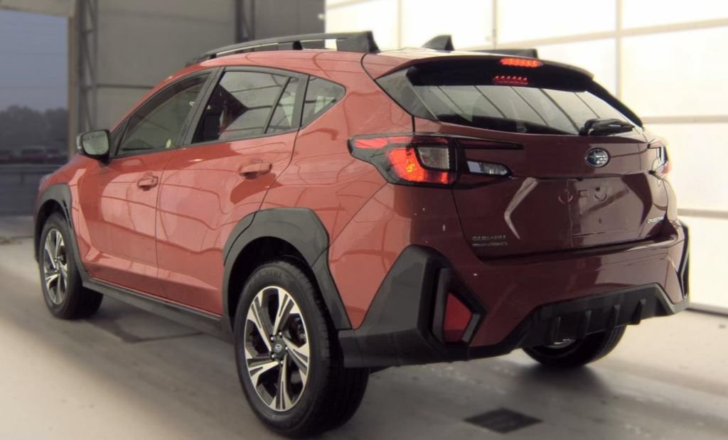Used 2025 Subaru Crosstrek 2.5i Premium AWD/4WD image 3