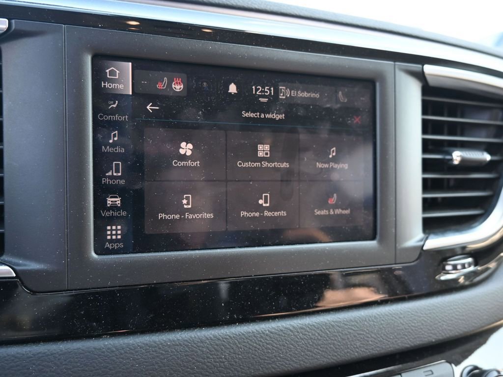 Used 2023 Chrysler Voyager LX image 17