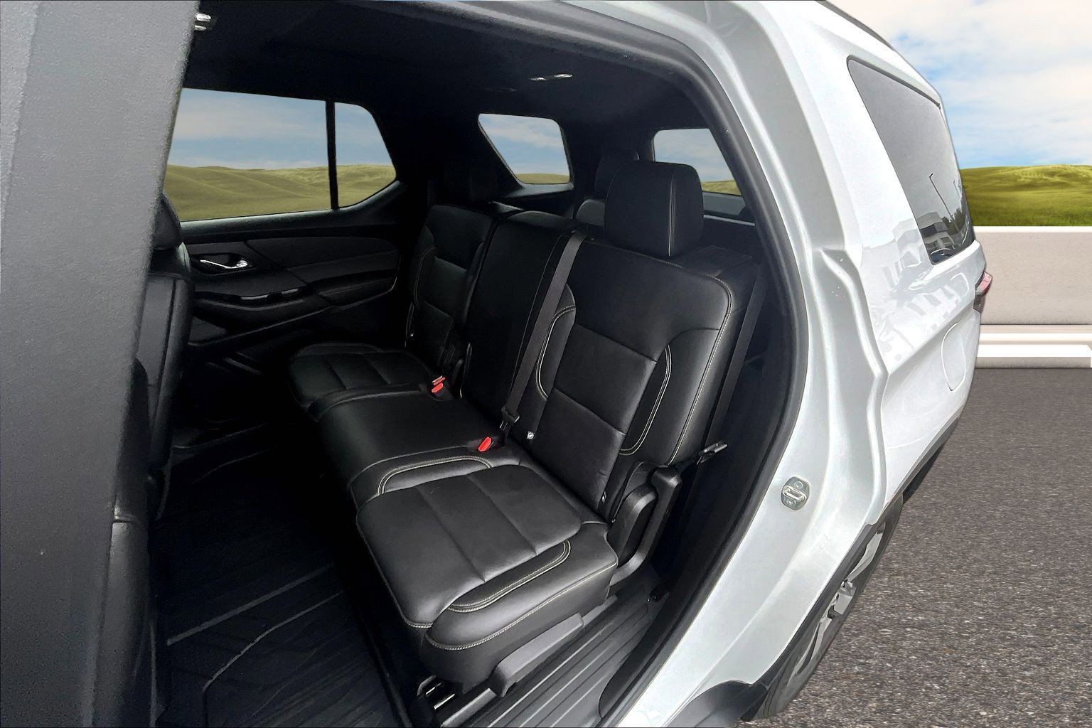 Used 2023 Chevrolet Traverse LT w/ LT Premium Package AWD/4WD image 14
