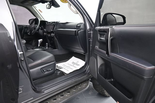 Used 2022 Toyota 4Runner TRD Off-Road Premium w/ Moonroof Package AWD/4WD image 18