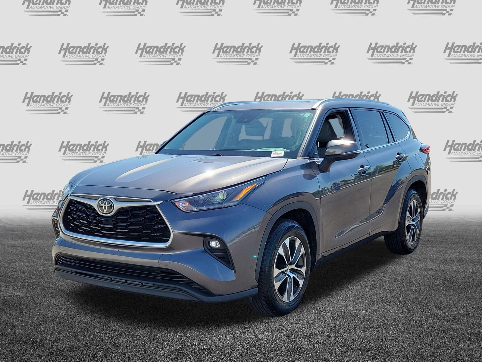 Used 2021 Toyota Highlander XLE image 3