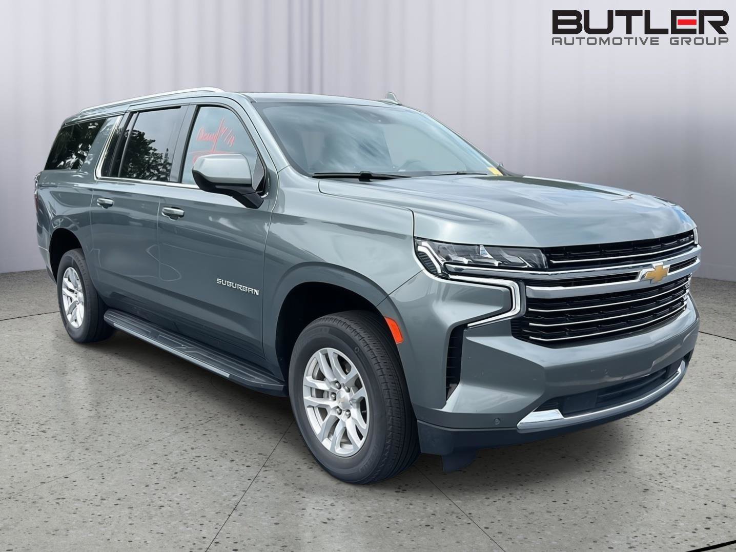 Used 2024 Chevrolet Suburban LT RWD image 6