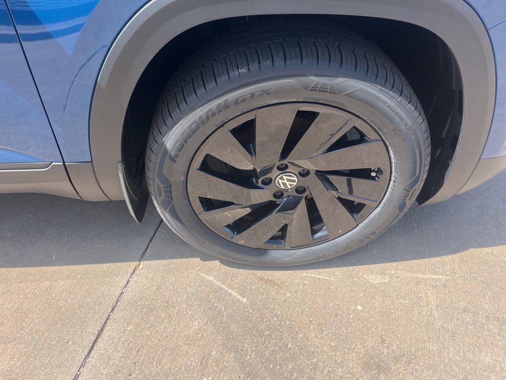 New 2025 Volkswagen Atlas Cross Sport SE image 21