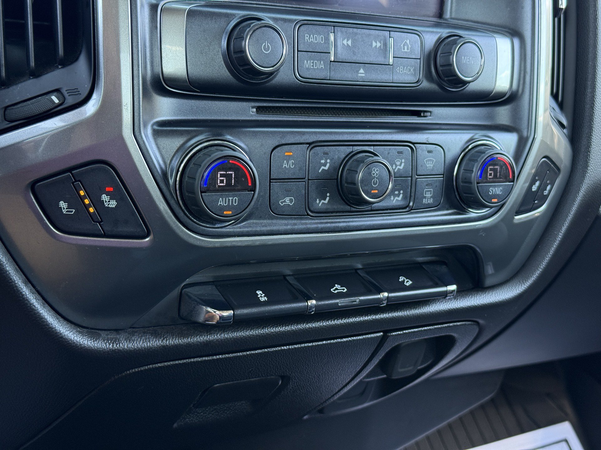 Used 2018 Chevrolet Silverado 1500 LT w/ All Star Edition AWD/4WD image 17
