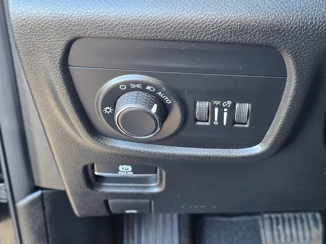 Used 2023 Jeep Grand Cherokee Laredo X image 12